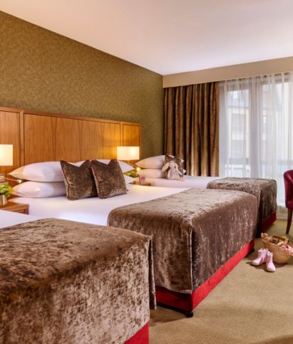 Aquadome april     x www.therosehotel.com_v3