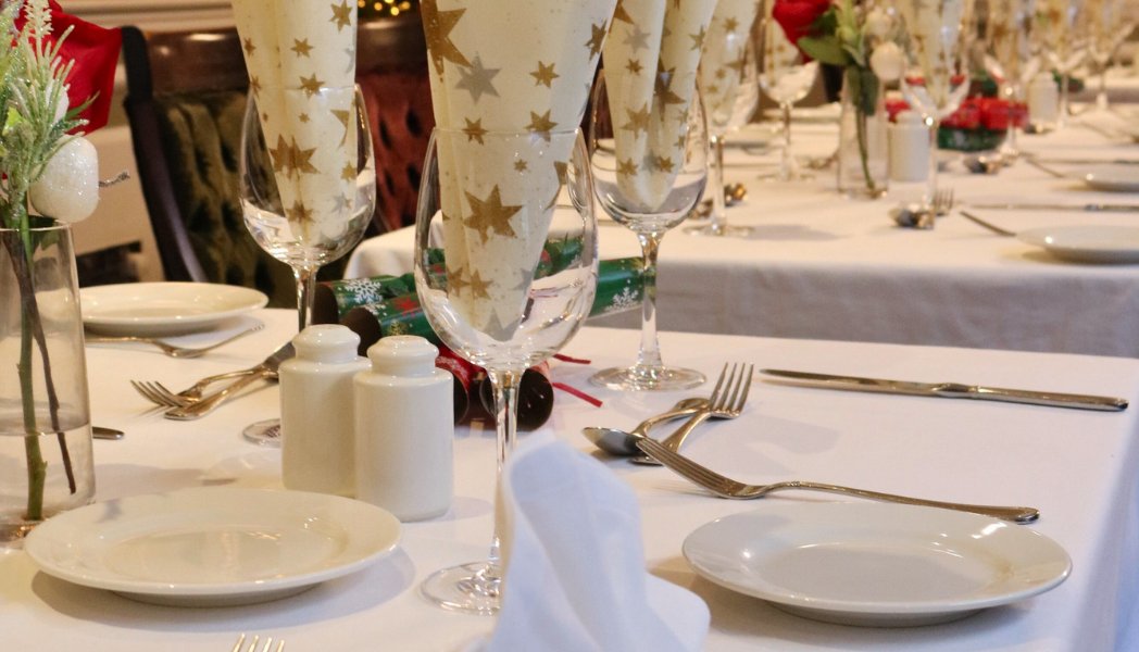 Dining room christmas tree x www.therosehotel.com_v3