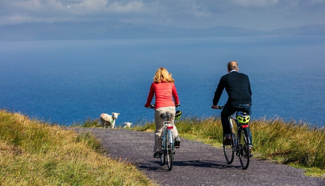 Couple cycling around valentia island co kerry master www.therosehotel.com_v3
