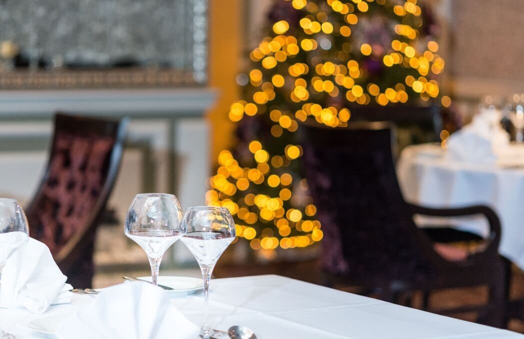 Dining room christmas tree x www.therosehotel.com_v3
