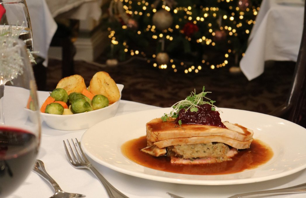 Dining room christmas tree x www.therosehotel.com_v3
