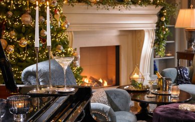 X xmas fireplace piano x www.therosehotel.com_v3