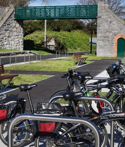 Greenway couple on bikes x www.therosehotel.com_v3